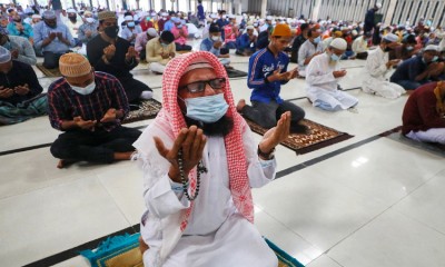 শুক্রবার দেশের সকল মসজিদে বিশেষ দোয়া
